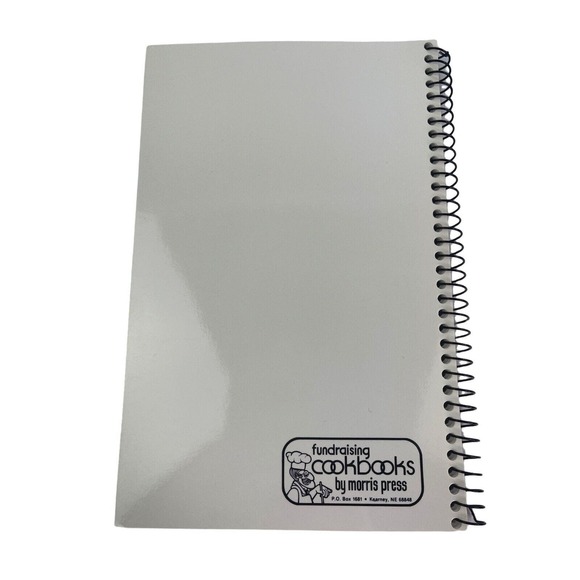 Sumner United Methodist Church Community Cookbook IL Midwest Recipes - Picture 2 of 3